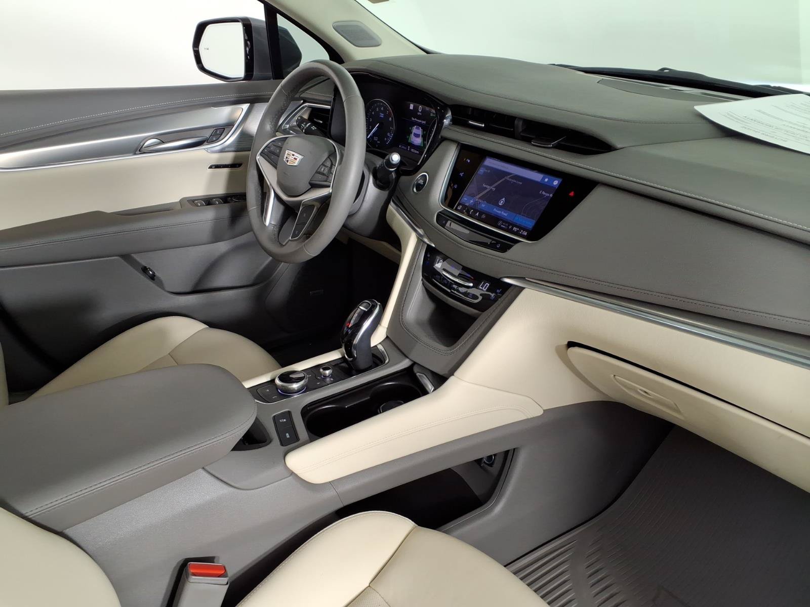 Certified 2024 Cadillac XT5 Premium Luxury w/ Technology Package FWD image 8