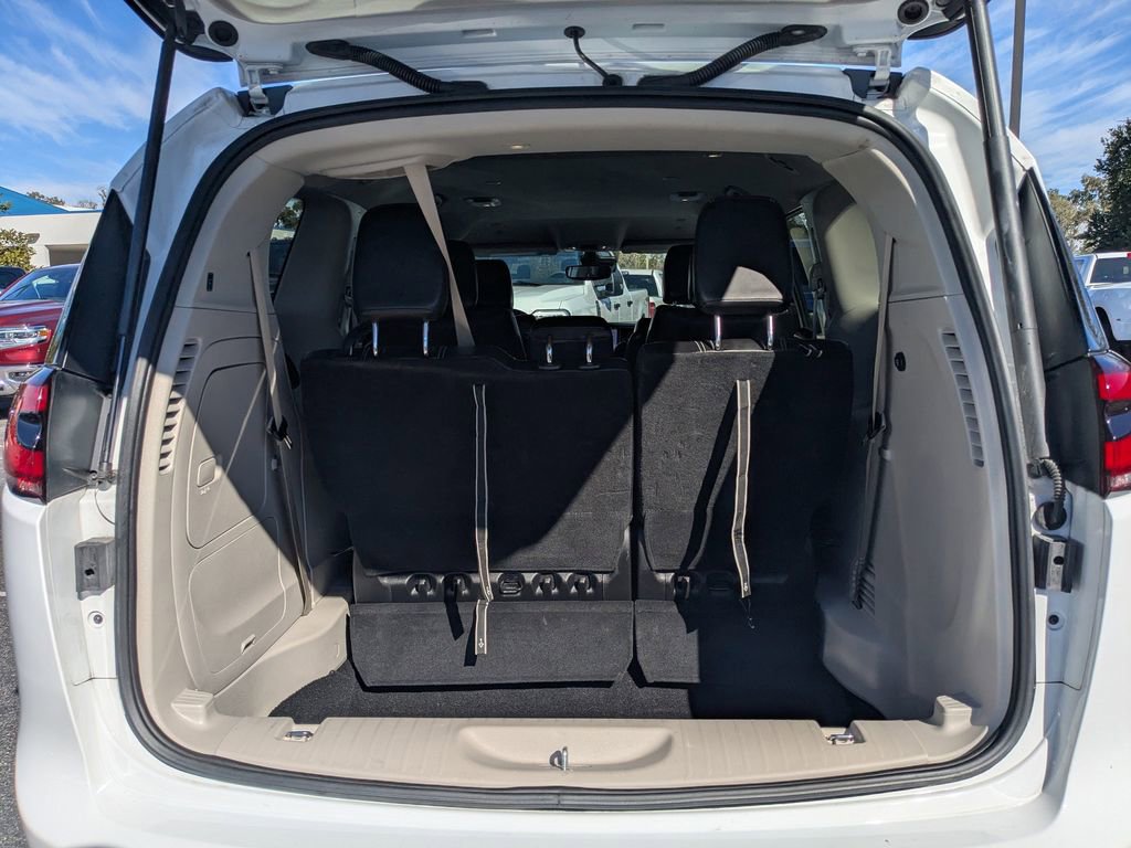 Certified 2024 Chrysler Pacifica Select image 13