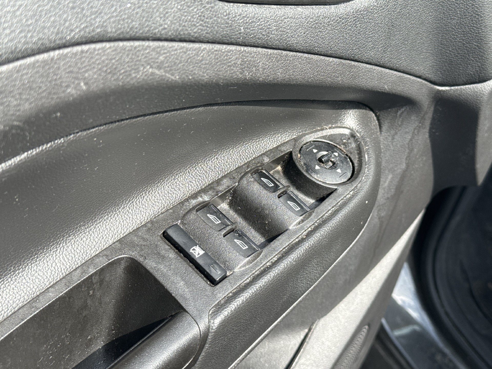 Used 2017 Ford Escape S FWD image 15