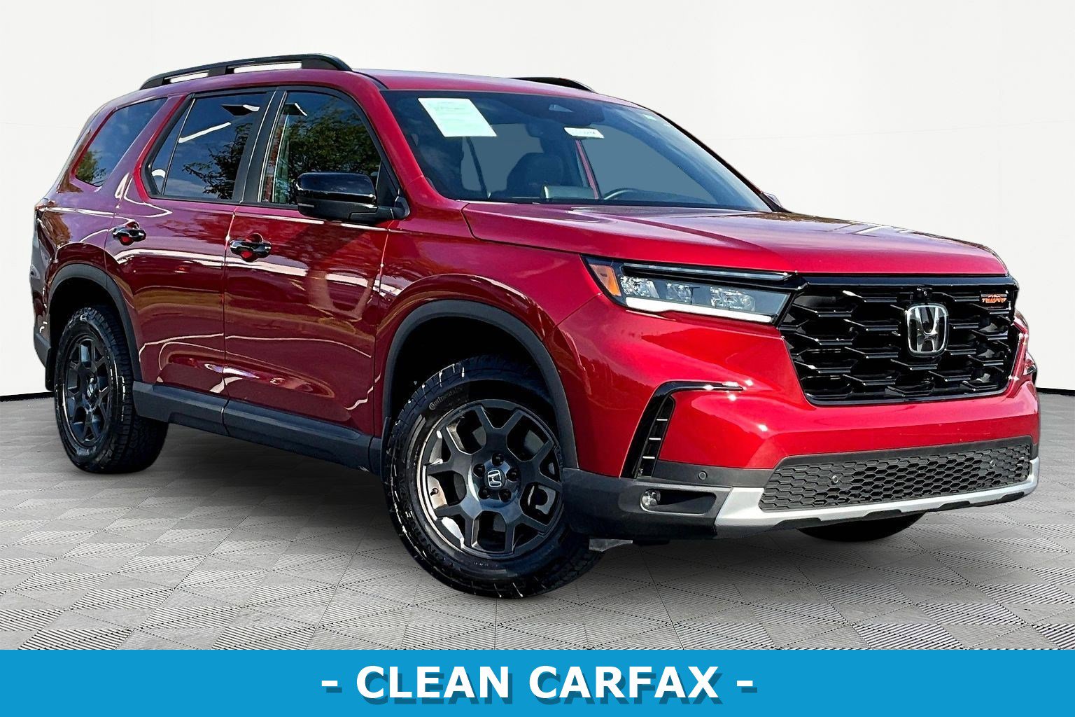 Used 2025 Honda Pilot TrailSport image 3