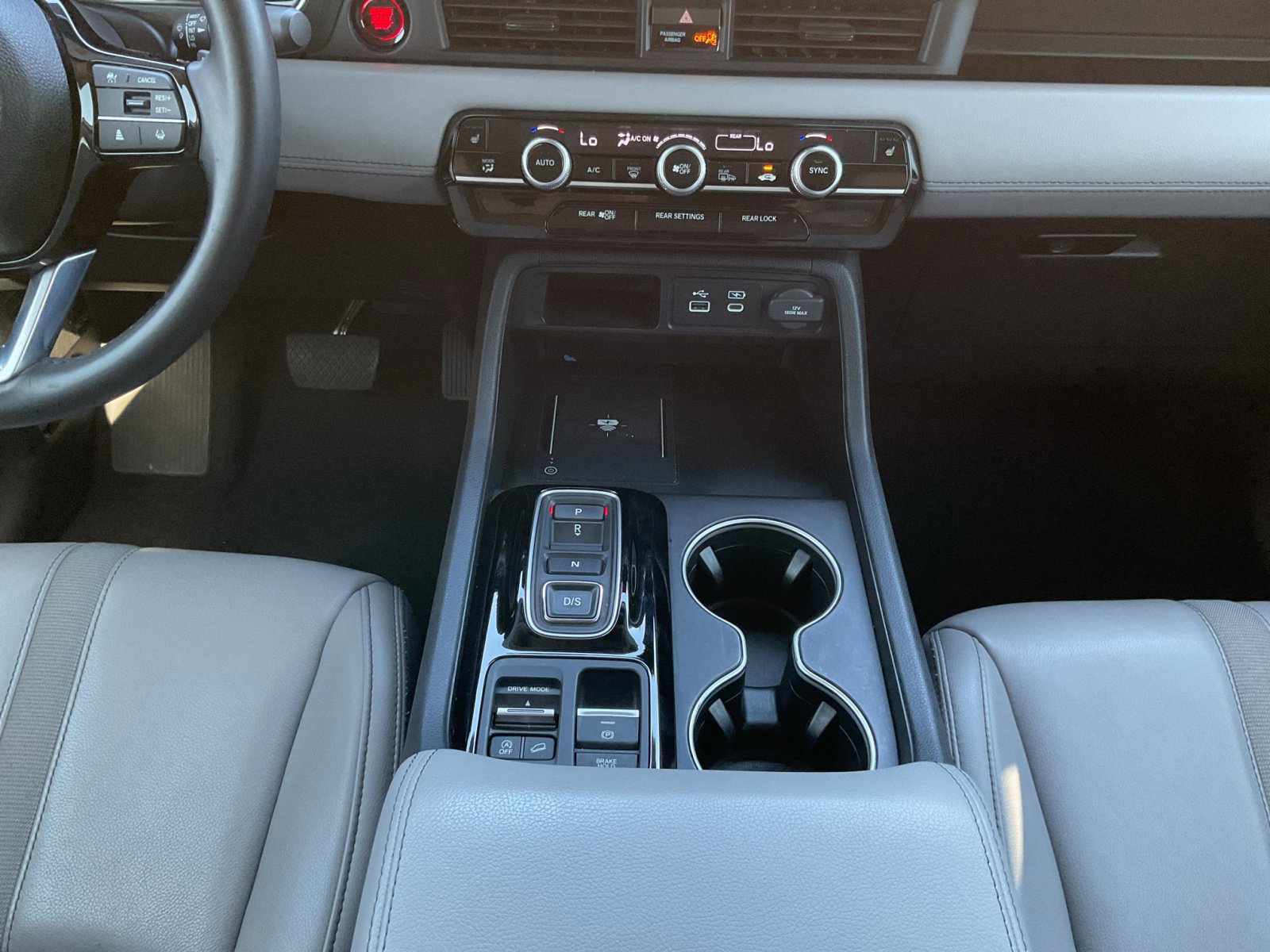 Used 2024 Honda Pilot Touring image 11
