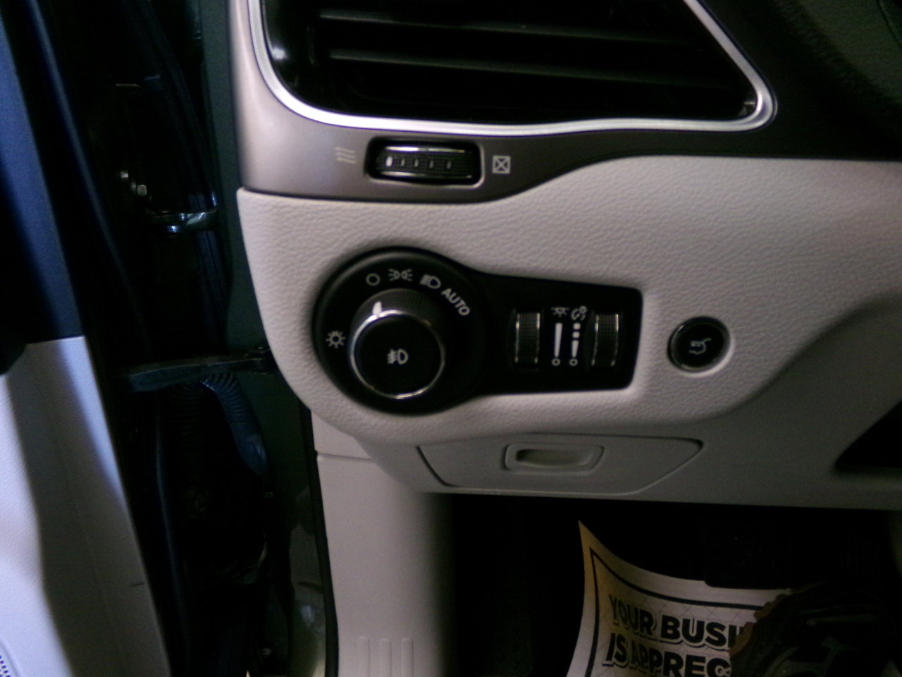 Used 2019 Jeep Cherokee Limited image 26