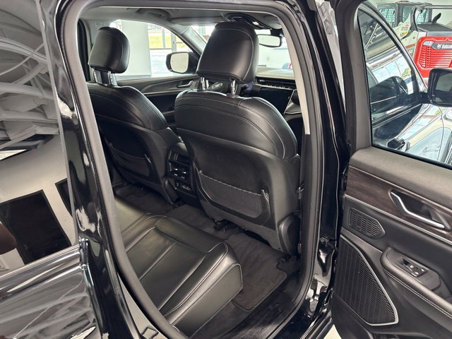 Used 2023 Jeep Grand Cherokee Limited w/ Trailer Tow Prep Group (B) AWD/4WD image 30