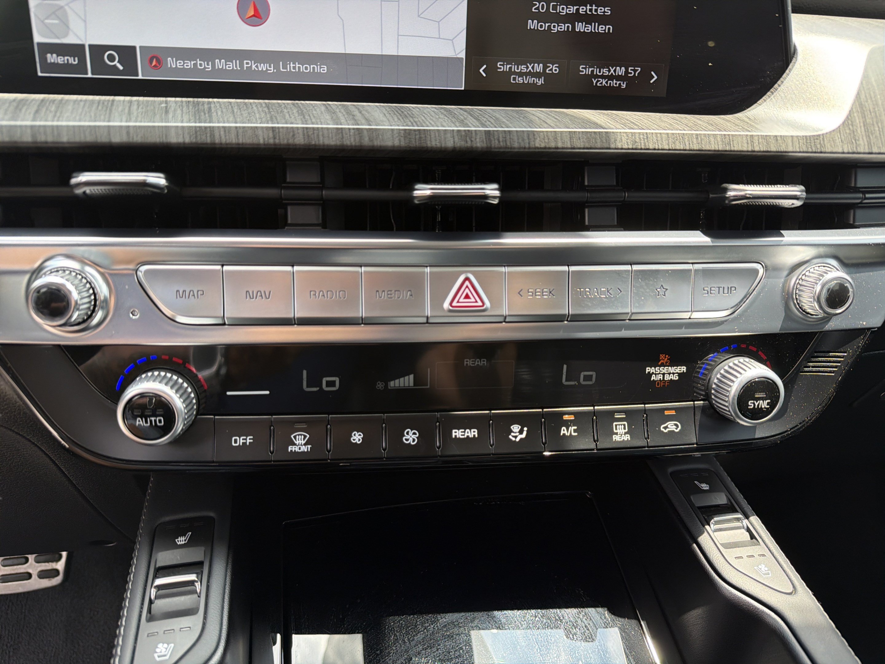 Used 2025 Kia Telluride SX w/ SX Captain's Chair Package FWD image 17
