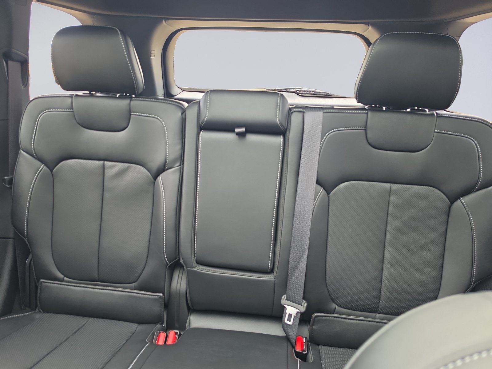 New 2027 Jeep Grand Cherokee Limited AWD/4WD image 13