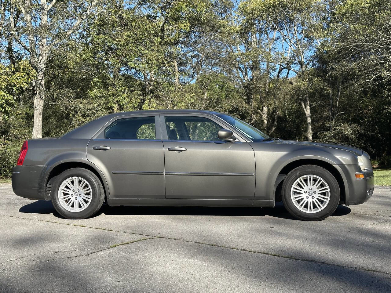 Used 2009 Chrysler 300 Touring RWD image 5