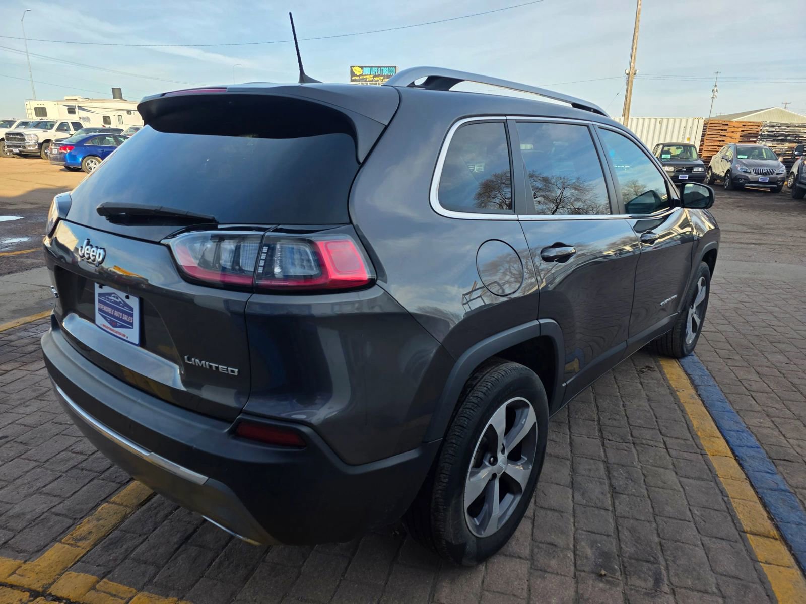 Used 2019 Jeep Cherokee Limited image 4