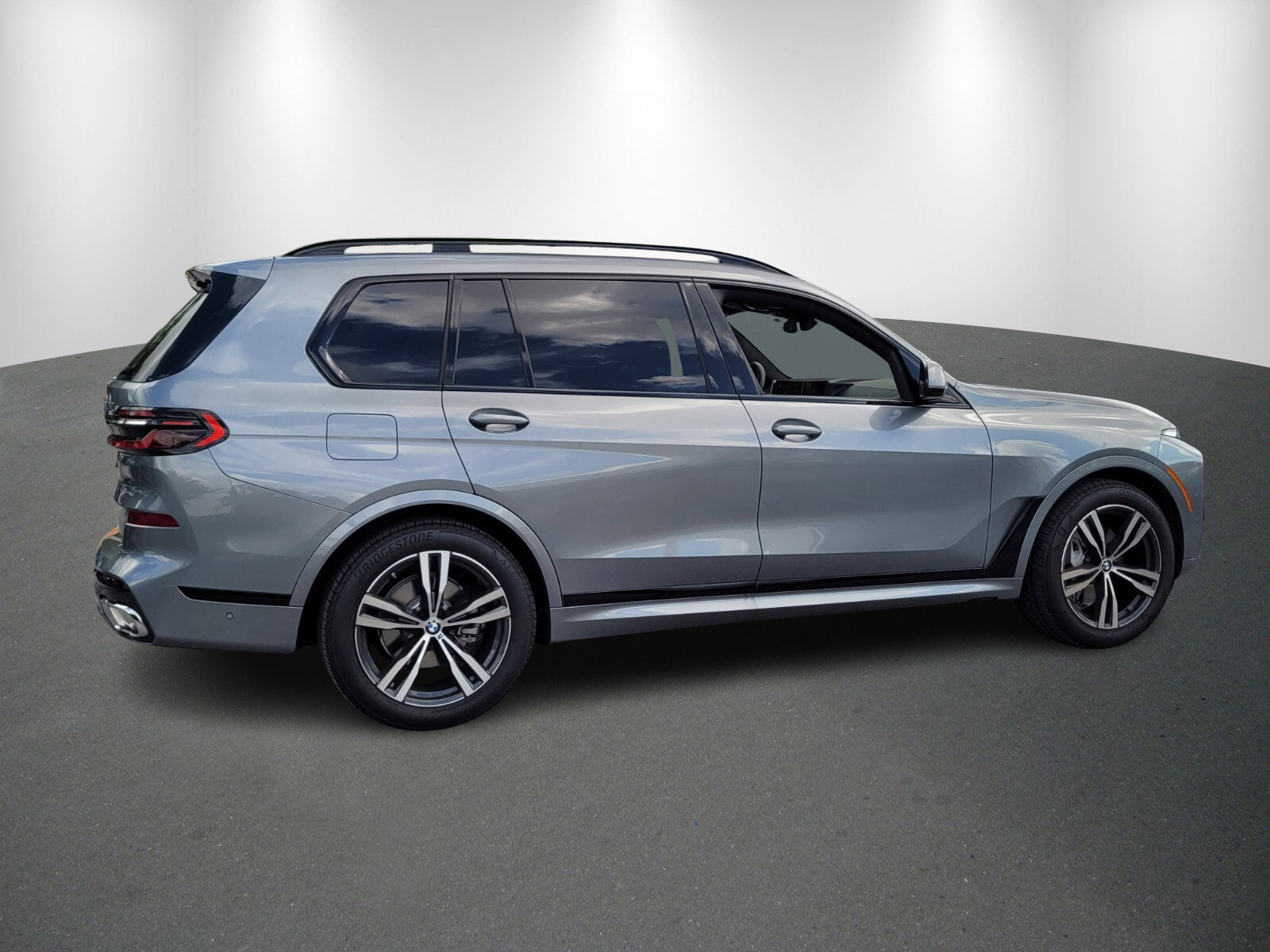 New 2025 BMW X7 xDrive40i w/ M Sport Package image 7