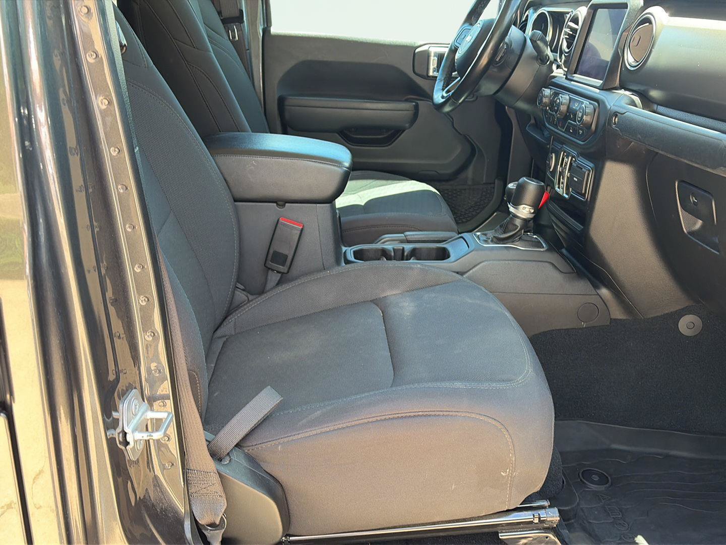 Used 2022 Jeep Gladiator Mojave AWD/4WD image 24