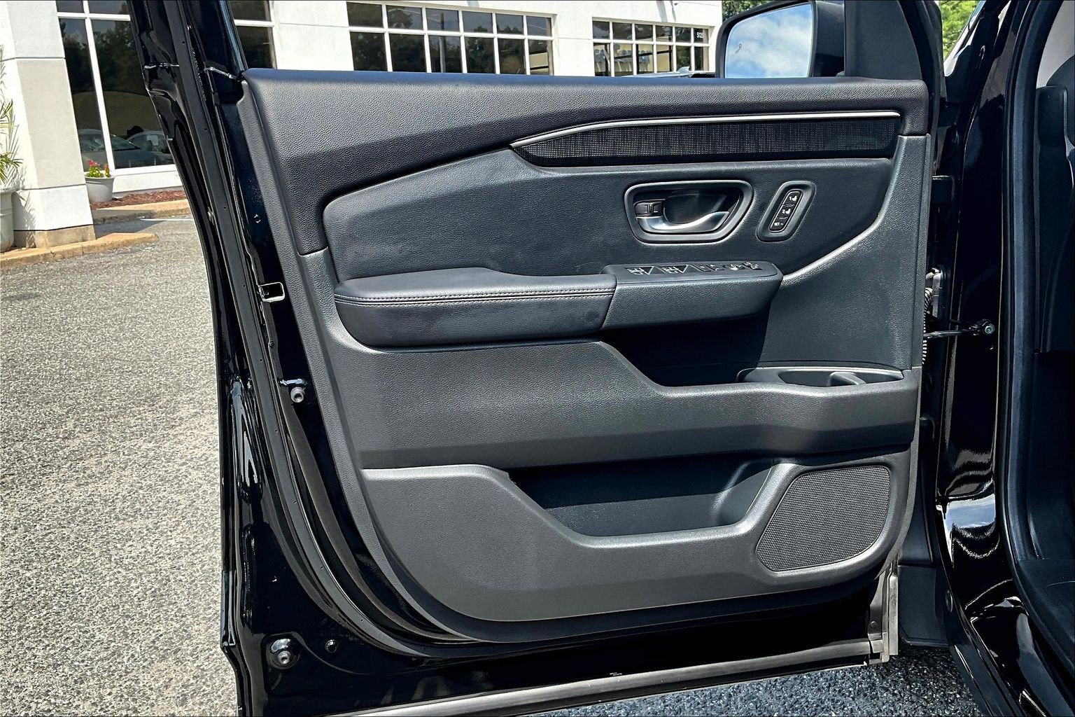 Used 2025 Honda Pilot Elite image 18
