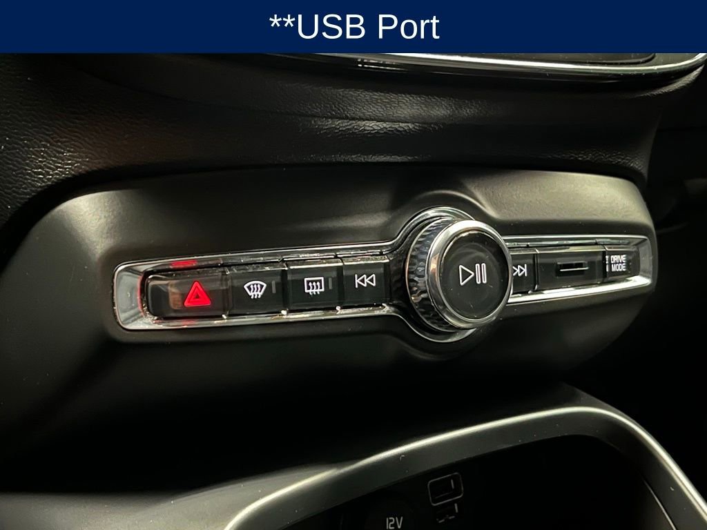 Used 2020 Volvo XC40 T5 Momentum image 10