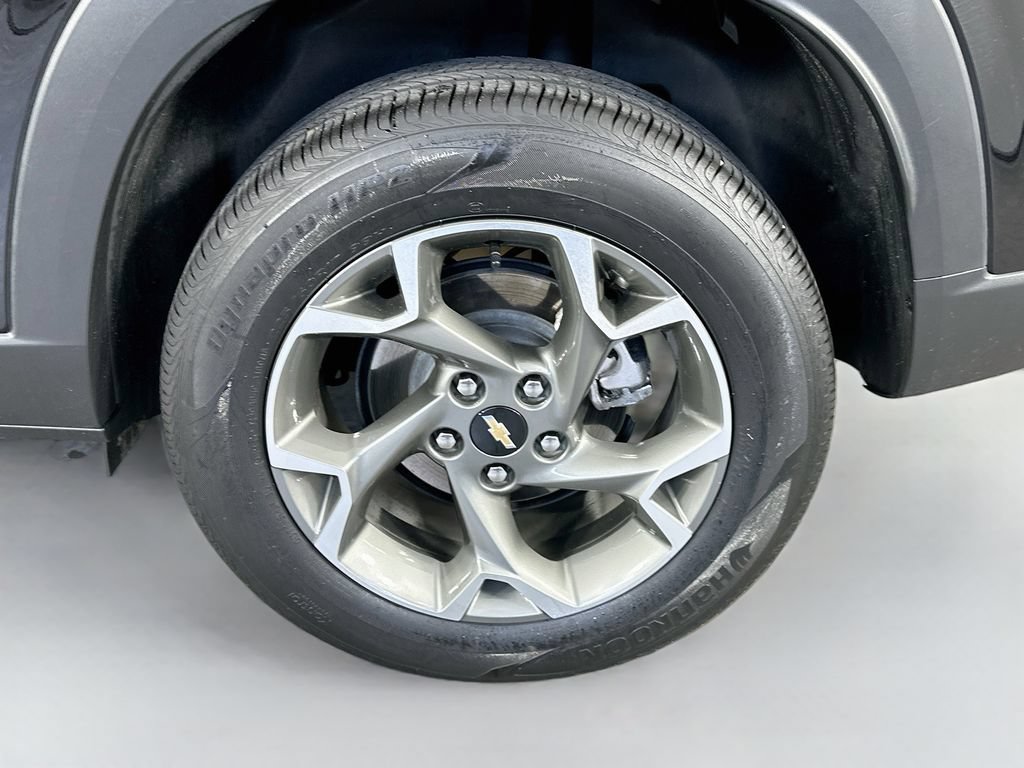 Used 2025 Chevrolet Trax LT w/ LT Convenience Package FWD image 33