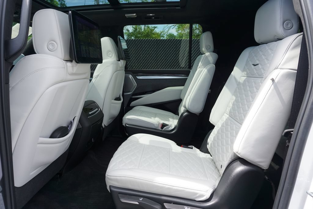Used 2025 Cadillac Escalade ESV V AWD/4WD image 37
