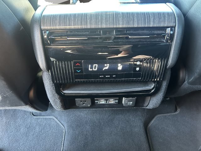 Used 2023 Jeep Wagoneer Series II AWD/4WD image 20