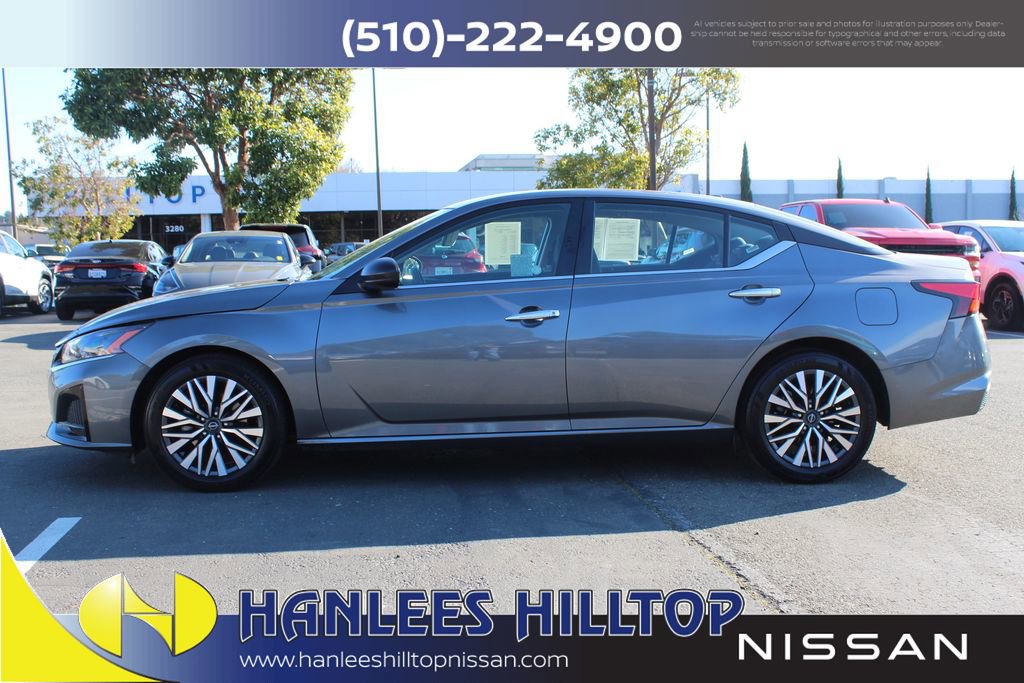 Used 2024 Nissan Altima 2.5 SV image 2