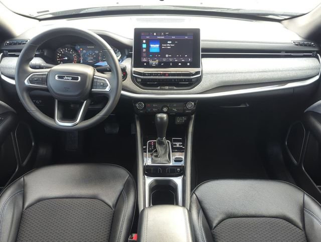 Used 2024 Jeep Compass Latitude image 30