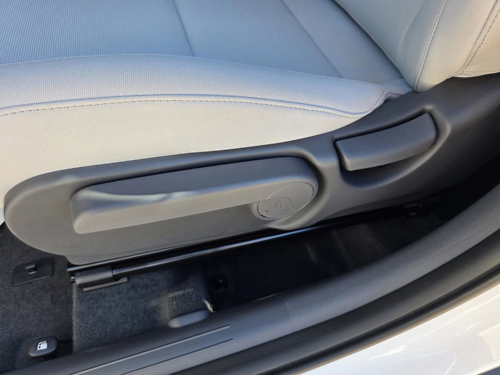 New 2026 Hyundai Kona SE image 17