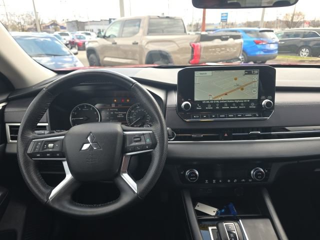 Used 2023 Mitsubishi Outlander SE image 10