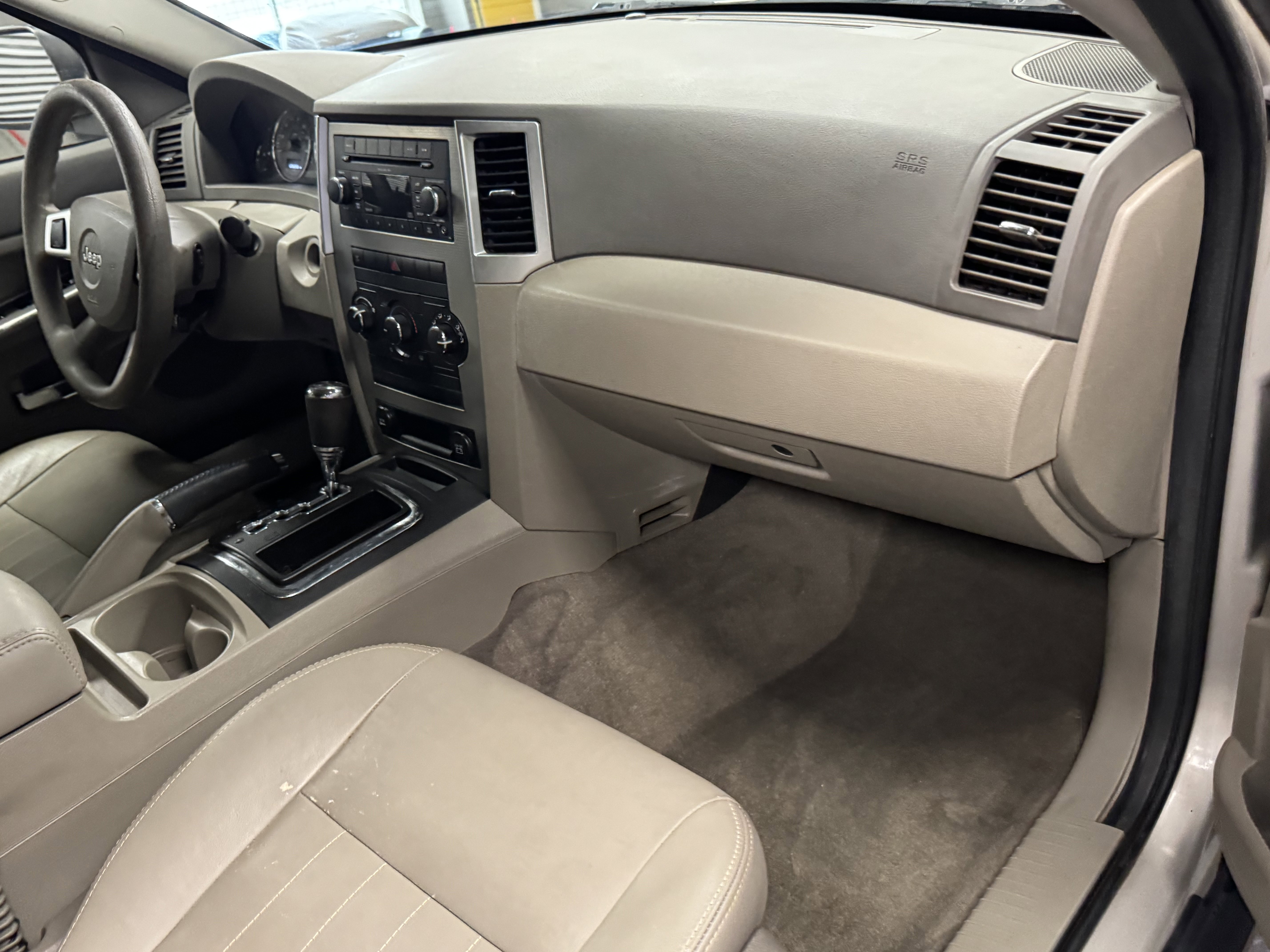 Used 2009 Jeep Grand Cherokee Laredo image 9