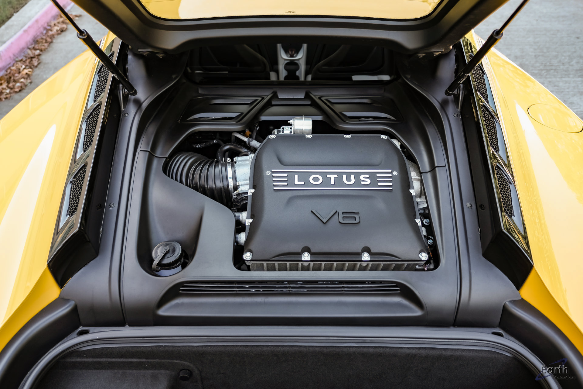 Used 2025 Lotus Emira RWD image 4