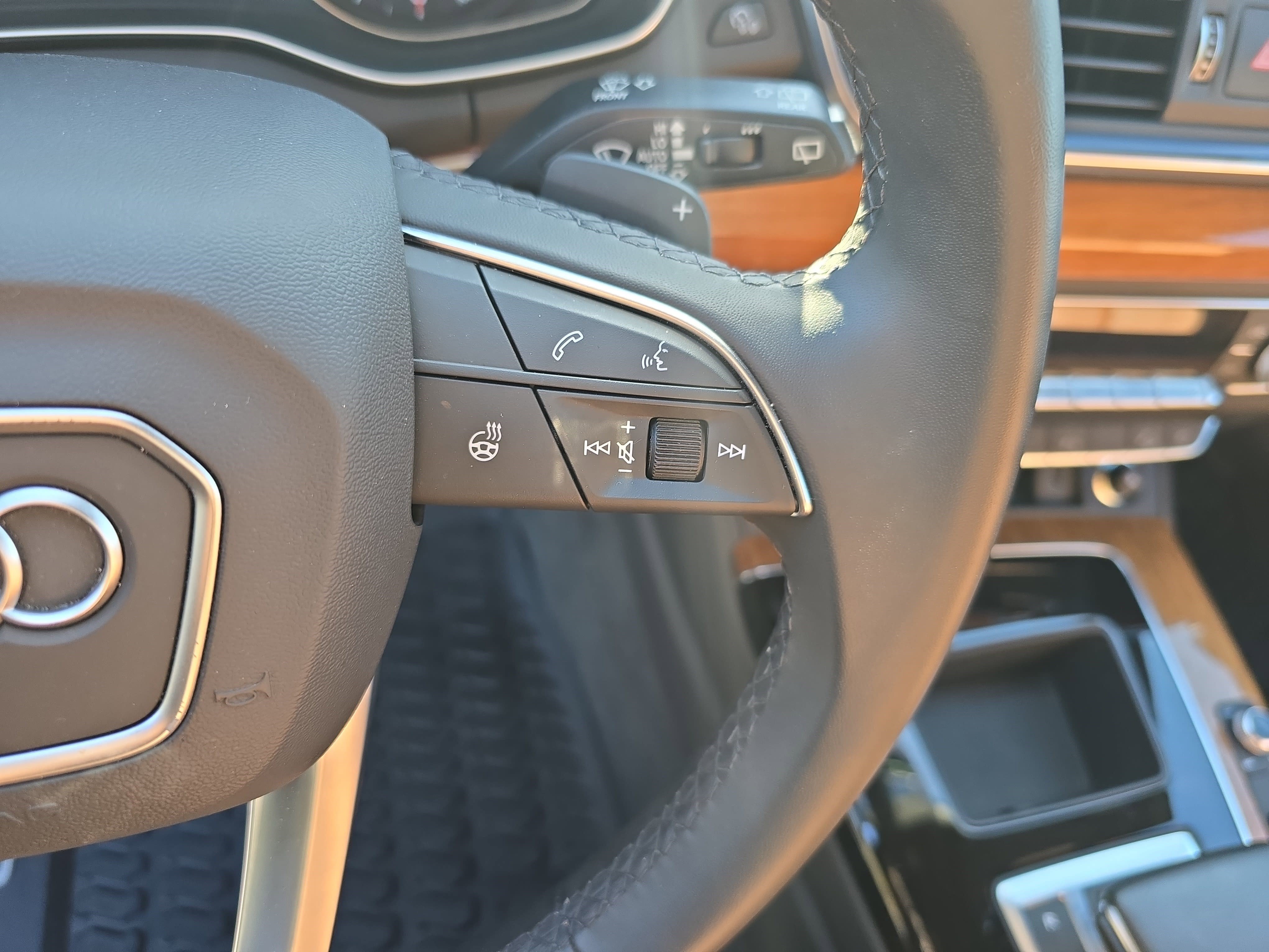 Used 2023 Audi Q5 2.0T Premium w/ Convenience Package image 19