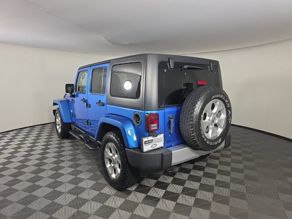 Used 2015 Jeep Wrangler Unlimited Sahara w/ Connectivity Group AWD/4WD image 3