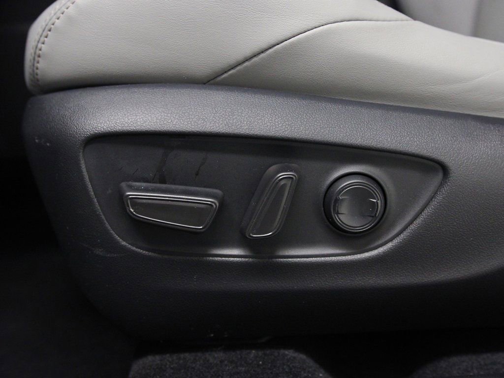 Used 2023 Toyota Venza XLE image 23