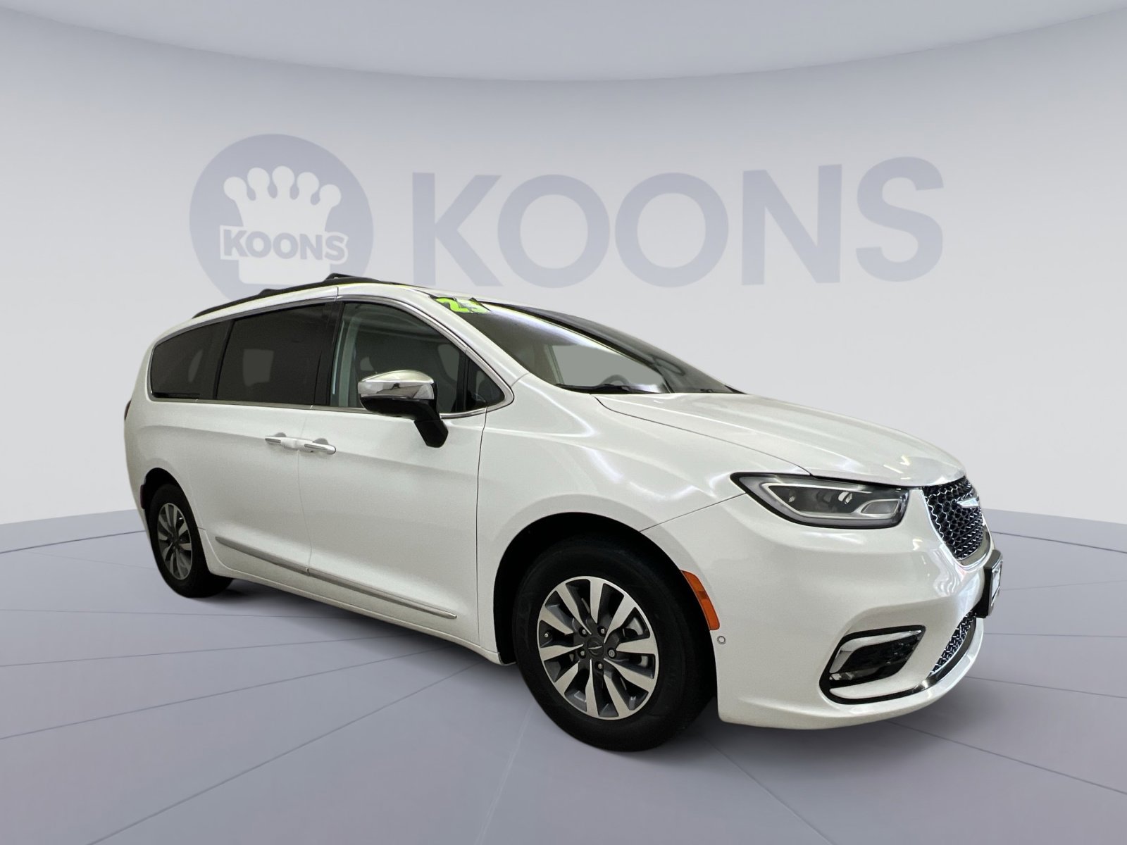 Used 2023 Chrysler Pacifica Limited image 7