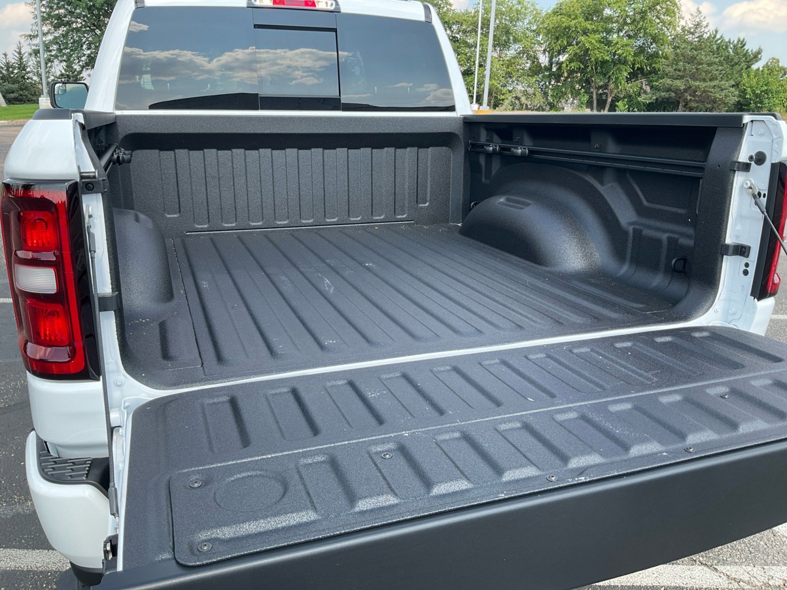 New 2026 RAM 1500 4x4 Crew Cab image 17
