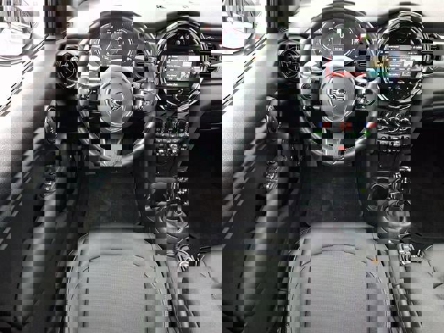 Used 2022 MINI Cooper 4-Door Hardtop image 12