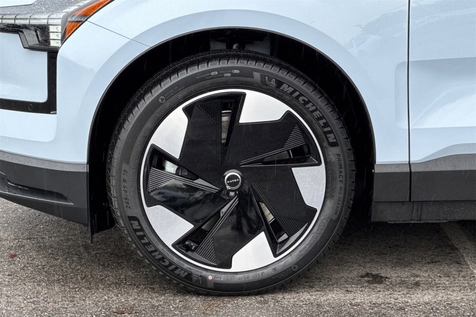 New 2026 Volvo EX30 Plus w/ Climate Package image 24