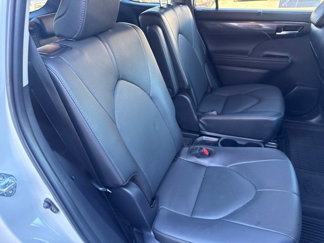 Used 2026 Toyota Highlander Limited AWD/4WD image 15