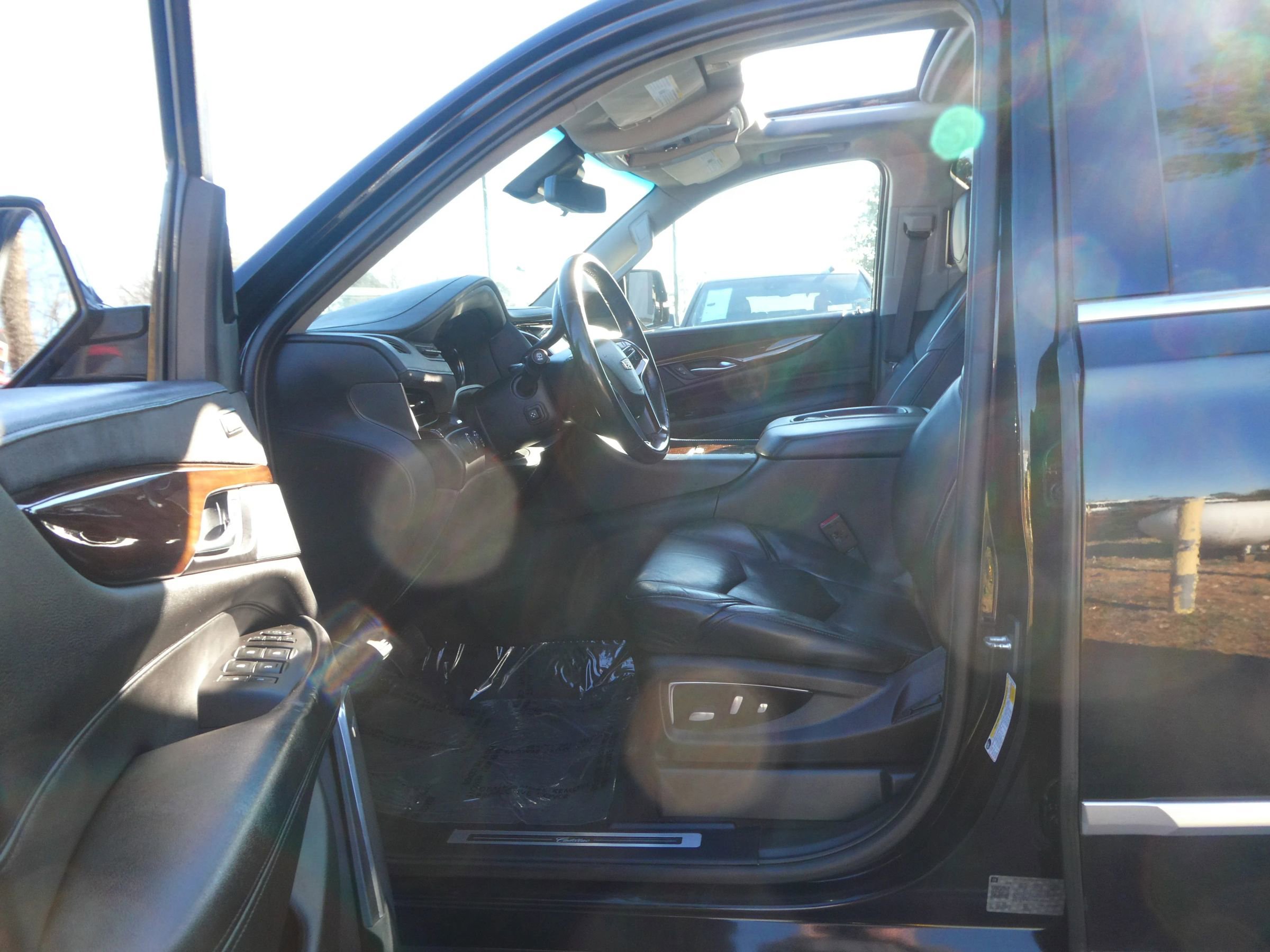 Used 2019 Cadillac Escalade ESV Luxury image 14