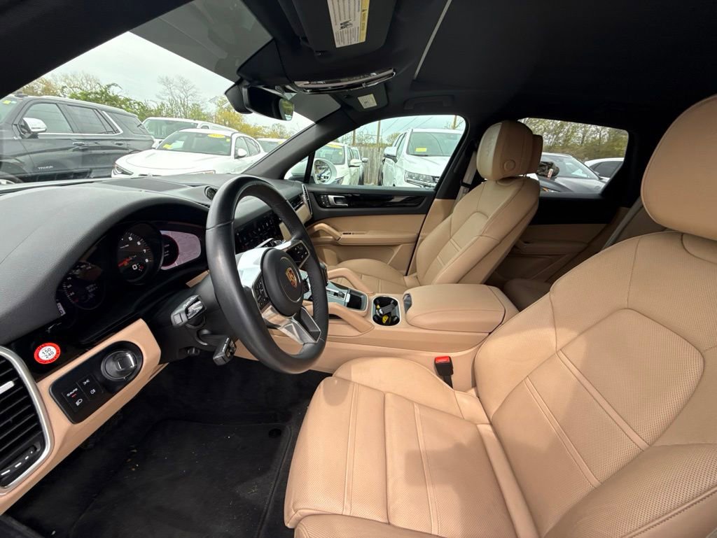 Used 2023 Porsche Cayenne AWD/4WD image 17