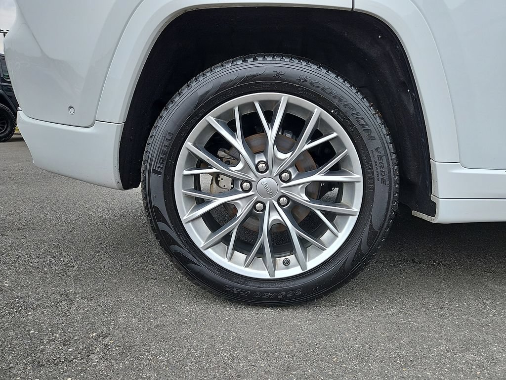 Certified 2025 Jeep Grand Cherokee Summit w/ Luxury Tech Group V AWD/4WD image 8
