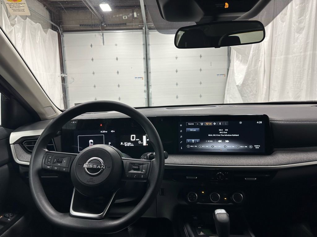 Used 2025 Nissan Kicks SV AWD/4WD image 16