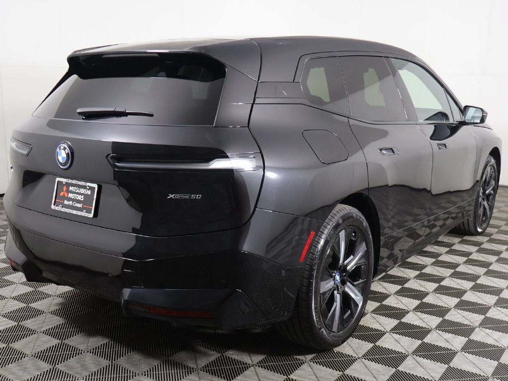 Used 2024 BMW iX xDrive50 w/ Premium Package AWD/4WD image 13