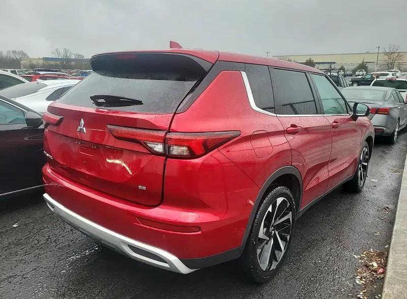 Used 2023 Mitsubishi Outlander SE image 4