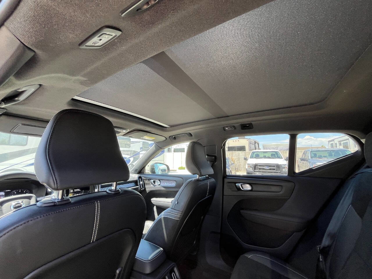 Used 2022 Volvo XC40 T5 R-Design w/ Advanced Package image 21