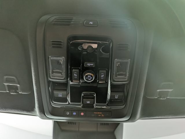 Certified 2025 Cadillac Escalade V w/ LPO, ONYX Package AWD/4WD image 30