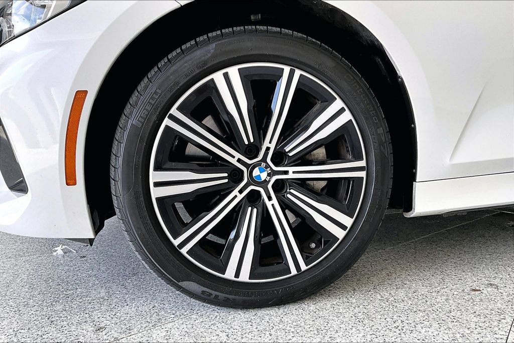 Used 2025 BMW 330i xDrive Sedan w/ Convenience Package AWD/4WD image 11