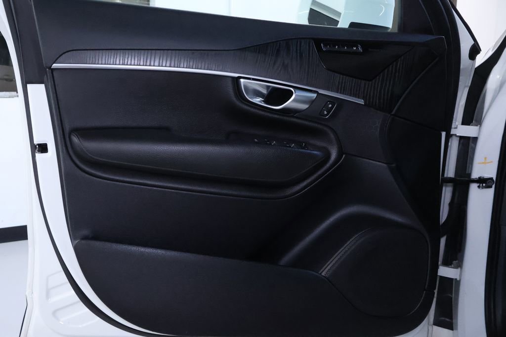Used 2020 Volvo XC90 T6 Momentum image 13