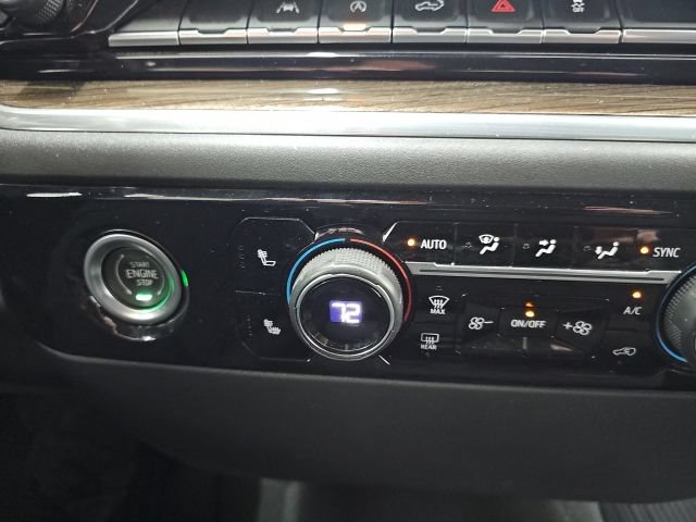 Used 2022 Chevrolet Silverado 1500 LT AWD/4WD image 8