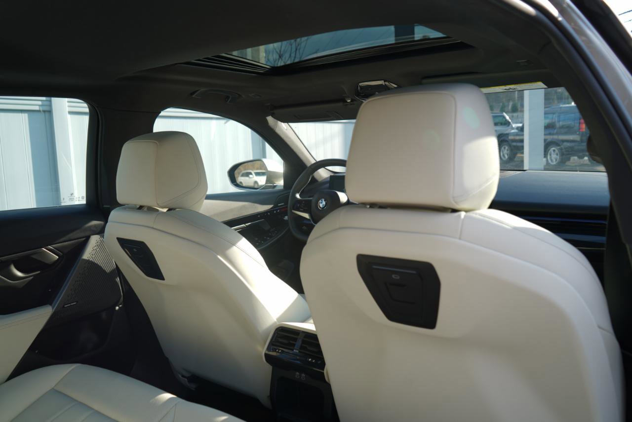 Used 2024 BMW 530i xDrive 530i xDrive Sedan w/ Convenience Package image 58