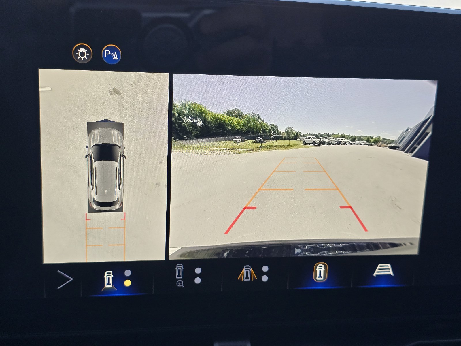 Used 2025 Chevrolet Equinox RS w/ Safety and Technology Package AWD/4WD image 19