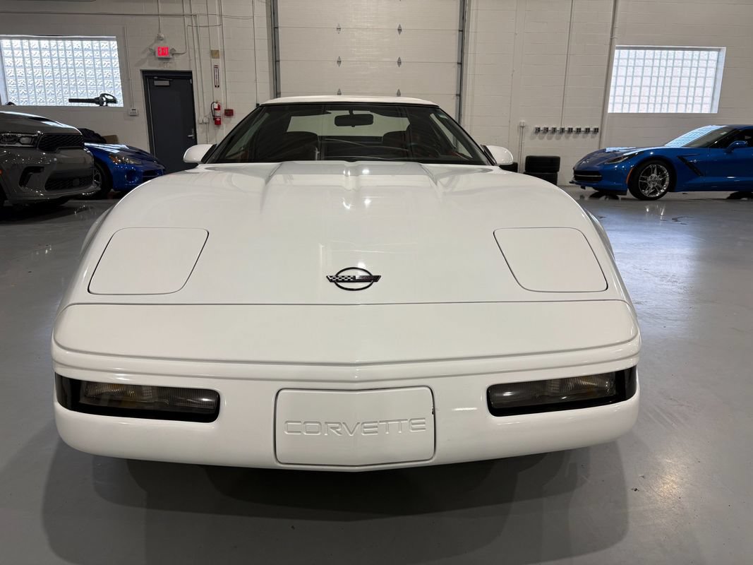 Used 1991 Chevrolet Corvette Convertible RWD image 2