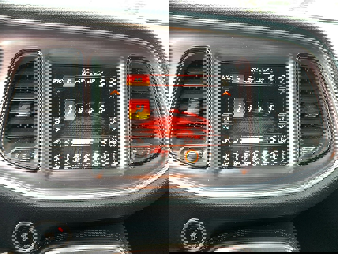 Used 2016 Dodge Challenger R/T image 19