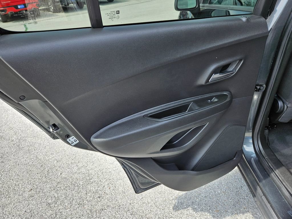 Used 2020 Chevrolet Trax LS w/ Tint and Cruise Package FWD image 23