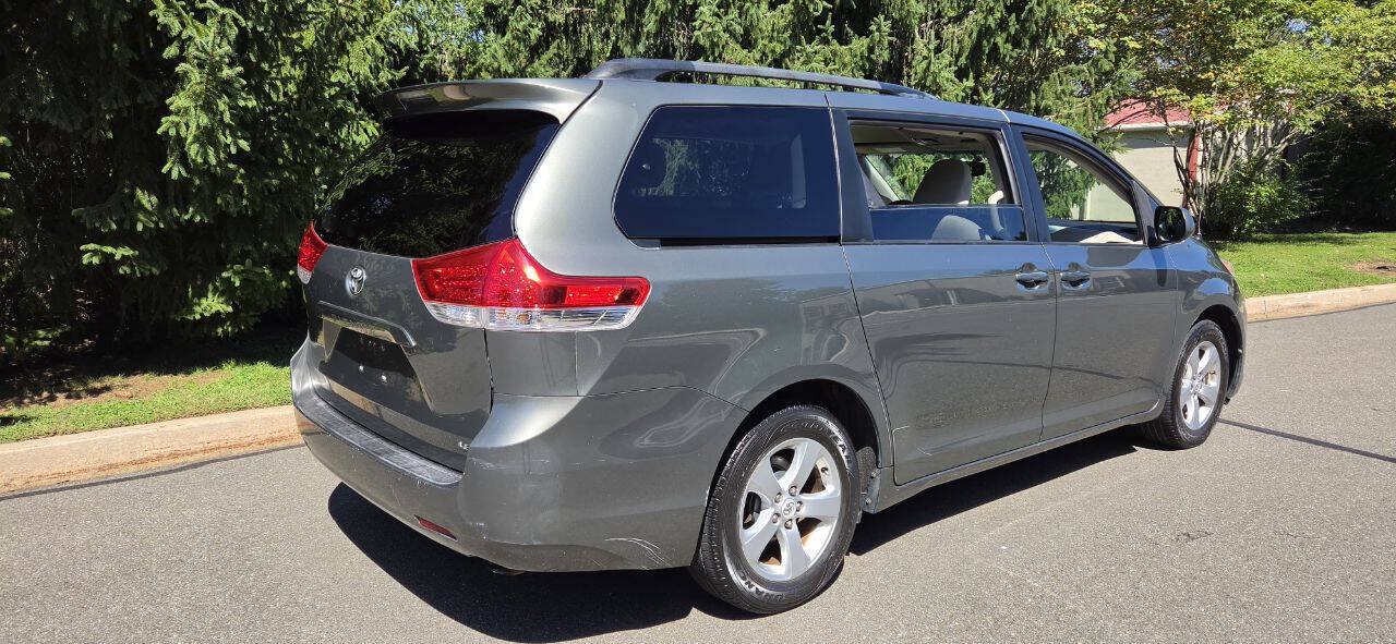 Used 2011 Toyota Sienna LE FWD image 3