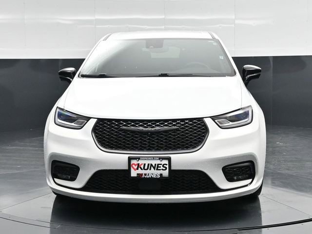 Certified 2024 Chrysler Pacifica Select image 4